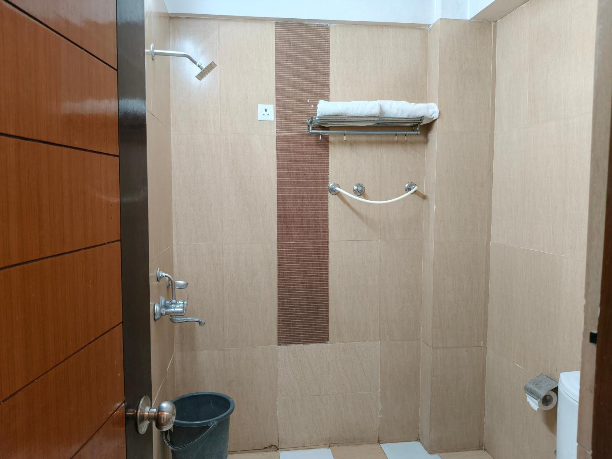 Hotel Kailash Residency Деградун Екстер'єр фото