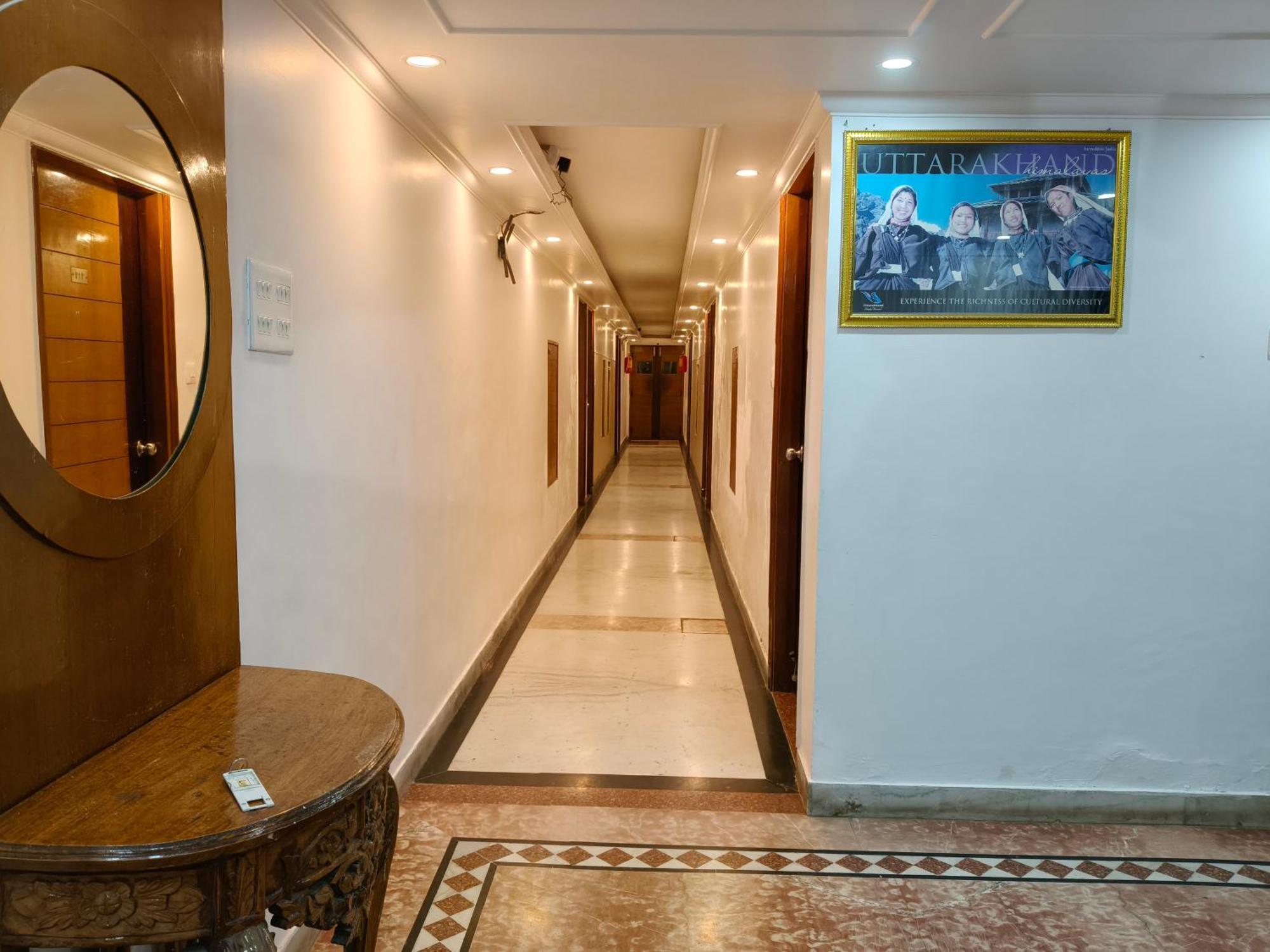 Hotel Kailash Residency Деградун Екстер'єр фото
