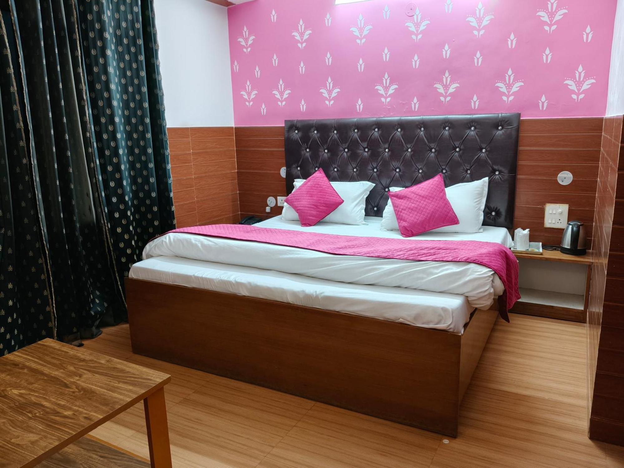 Hotel Kailash Residency Деградун Екстер'єр фото